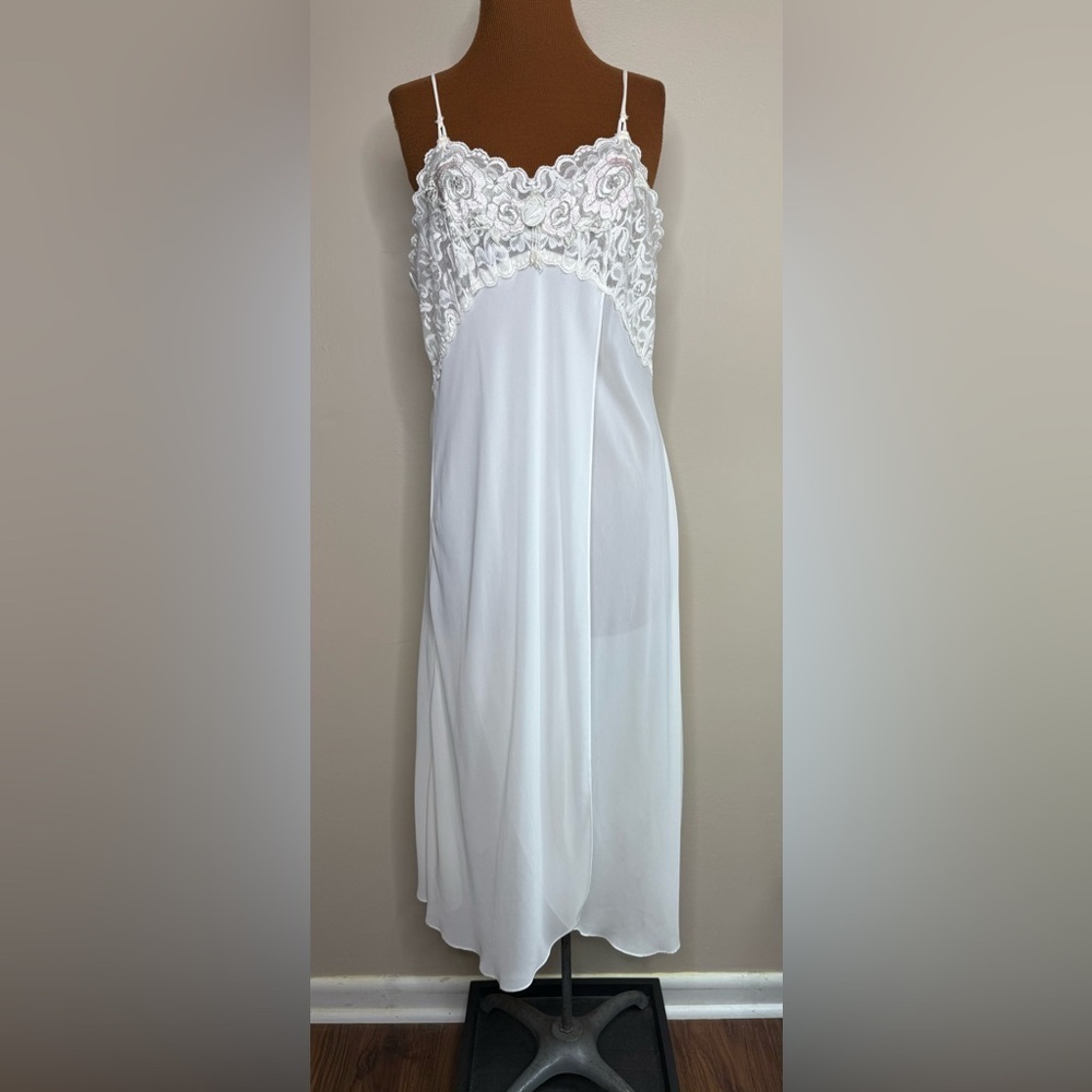 Alexandra Nicole Elegant White Sheer Nightgown Lace Pearl Detailing Size Large - Picture 2 of 10